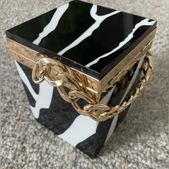 Zebra top handle bag. - Picture 3 of 10